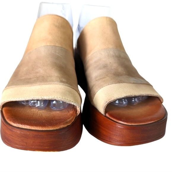 Miz Mooz Gianna Wedge Sandal in Sand. Size 40/(9-9.5) - Picture 4 of 11